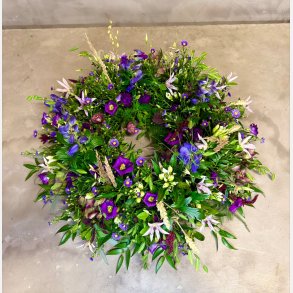 rstidens rundpyntede krans 